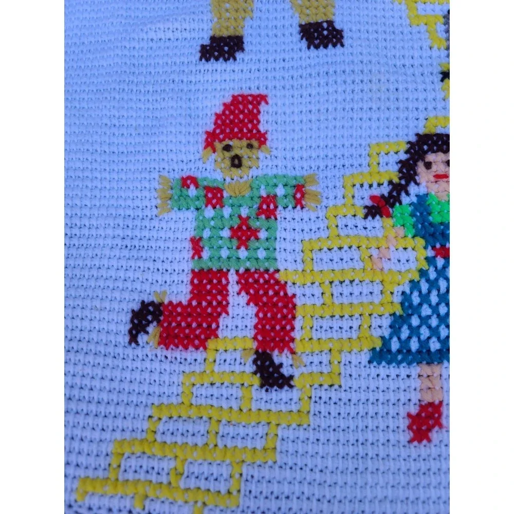 Vintage Wizard Of Oz Crocheted Baby‎ Blanket Wall Hanging Collectible  36x36